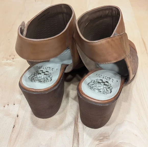 VINCE CAMUTO laser cut peep toe booties (size 8) - Picture 4 of 7